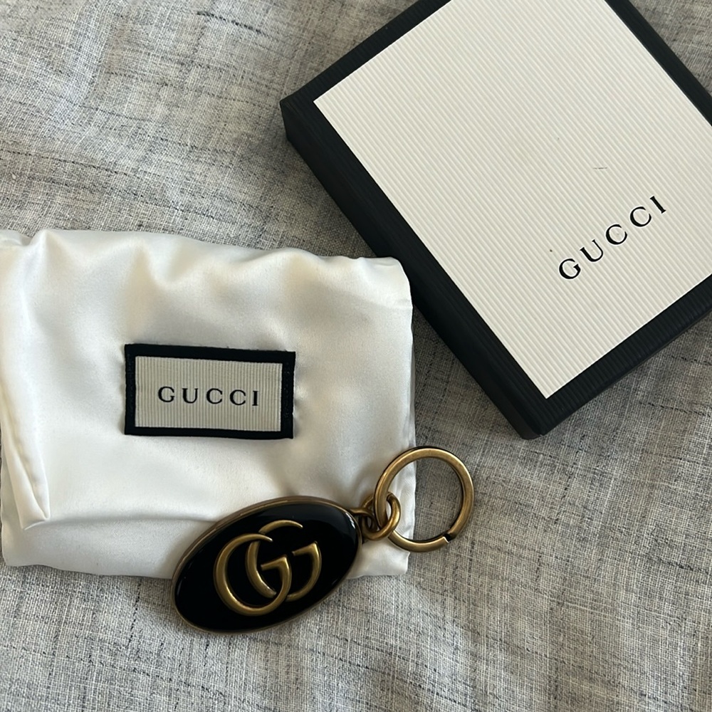 🆕💯% Auth Gucci Black Enamel Key Ring GG